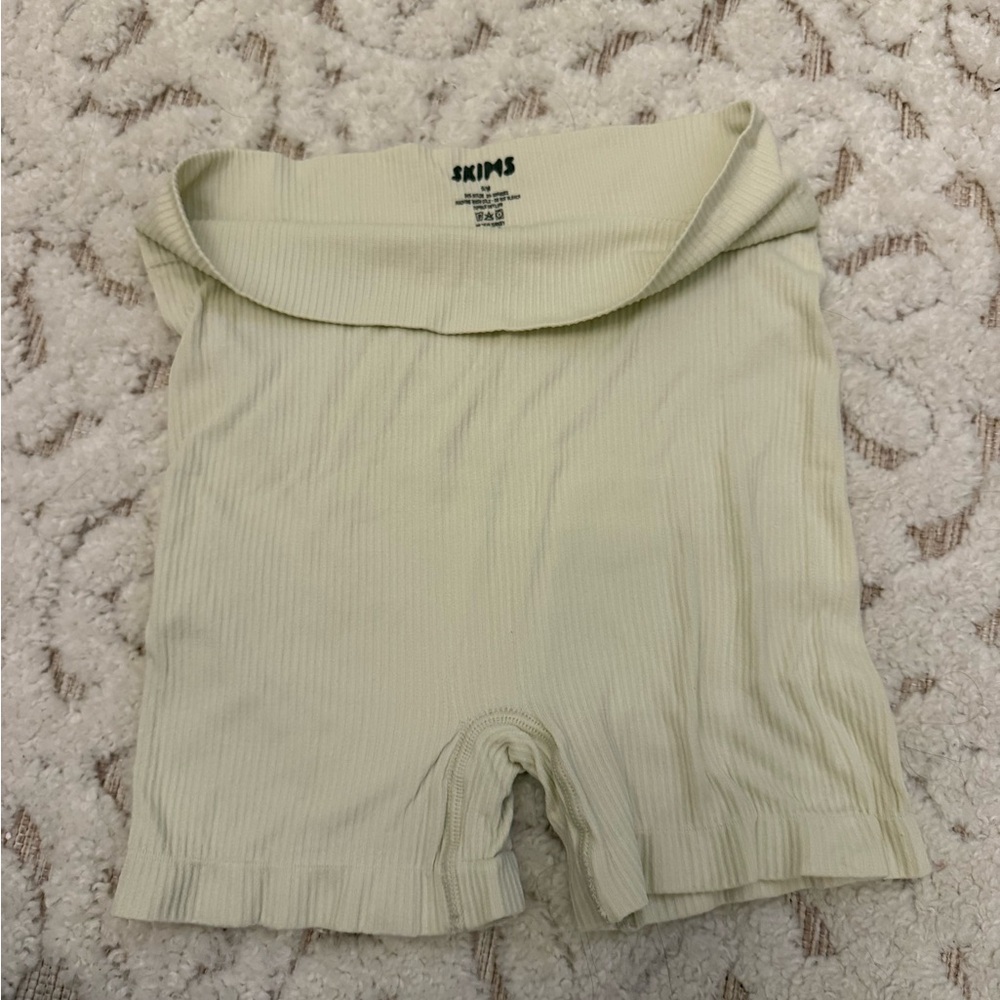 SKIMS Light Cream Ribbed Bike Shorts
